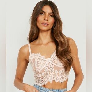 NWOT Boohoo Premium Lace Cupped Bralette Crop Top